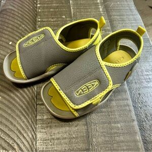 KEEN Kids Unisex Sandals Size 11 – Gray & Yellow Water Shoes, Outdoor Summer San